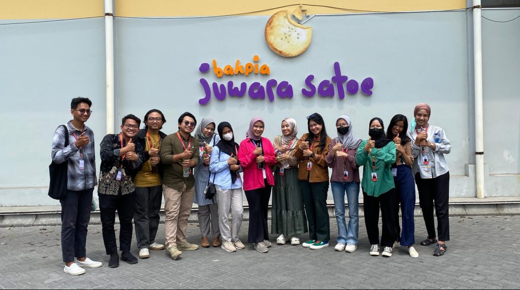 Kunjungan Eksternal PERHUMAS Muda Yogyakarta ke Rumah Produksi Bakpia Juwara Satoe